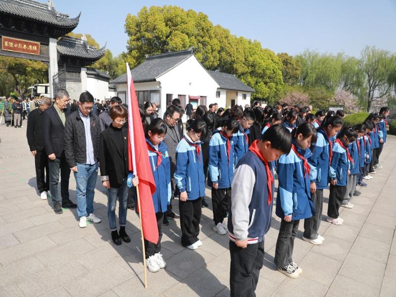 清明默哀.jpg