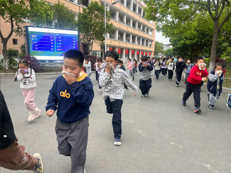 消防演练2.png